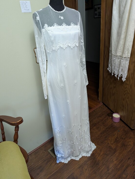 Jessica McClintock Dresses & Skirts - Jessica McClintock Gorgeous Vintage Lace  Wedding Dress  -NWT  Size 10
